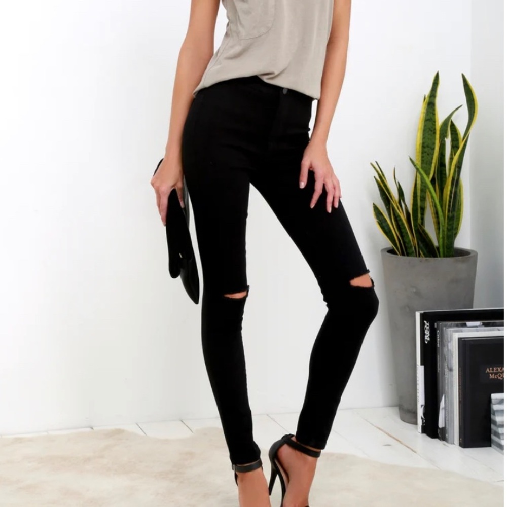 Lulu Distressed Black Skinny Jegging